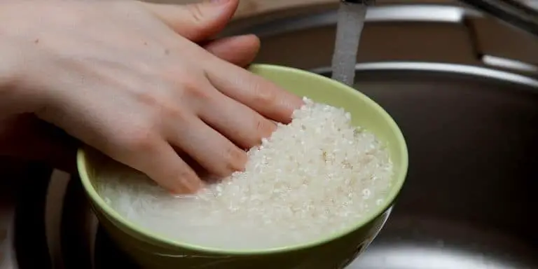 Rinsing the rice