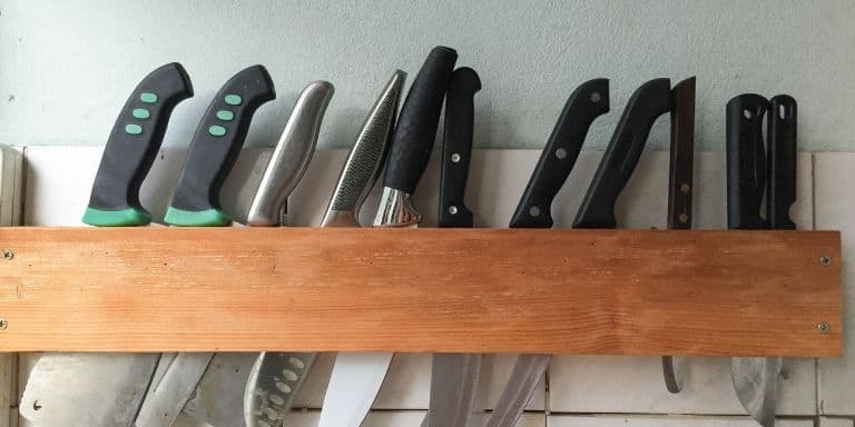 Way to store kitchen knives in the kitchen