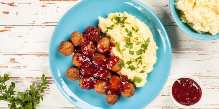 Meatballs with mashed potatoes