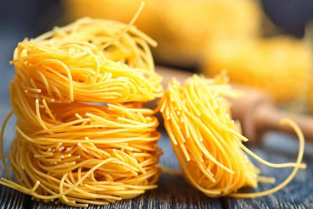 can-you-eat-noodles-raw-topfoodinfo