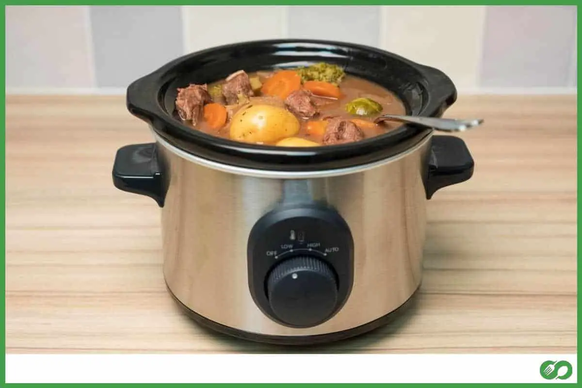 Slow cooker with an auto setting